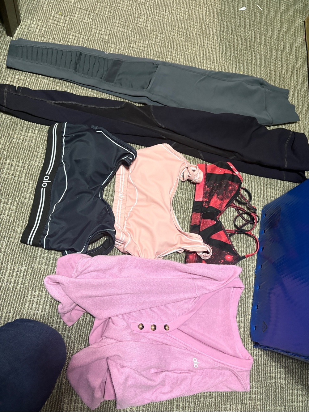 ALO Yoga Mixed Women’s Activewear Set - Pink, Black, Gray, Red
